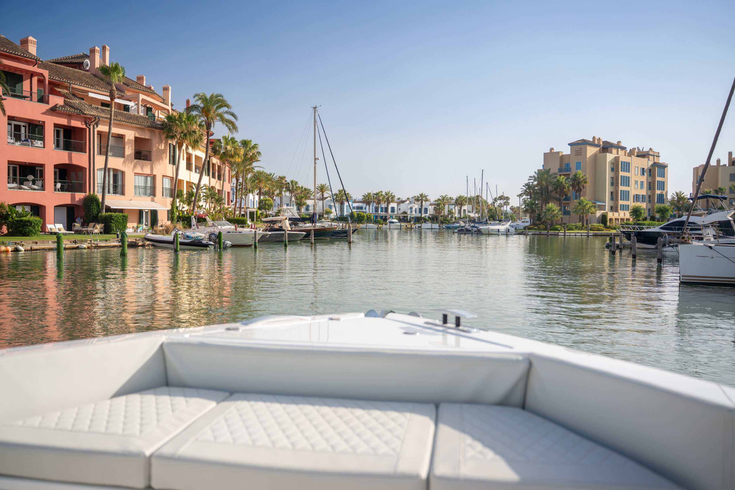 De Antonio D32 cruising